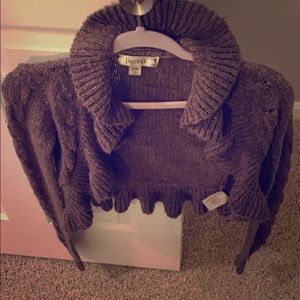 Grey sweater with ruffle collar
